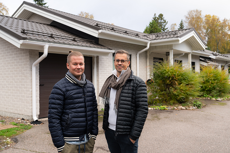 Helsinkiläinen paritalo uuden Ruukki Tiilikainen -peltikaton jälkeen